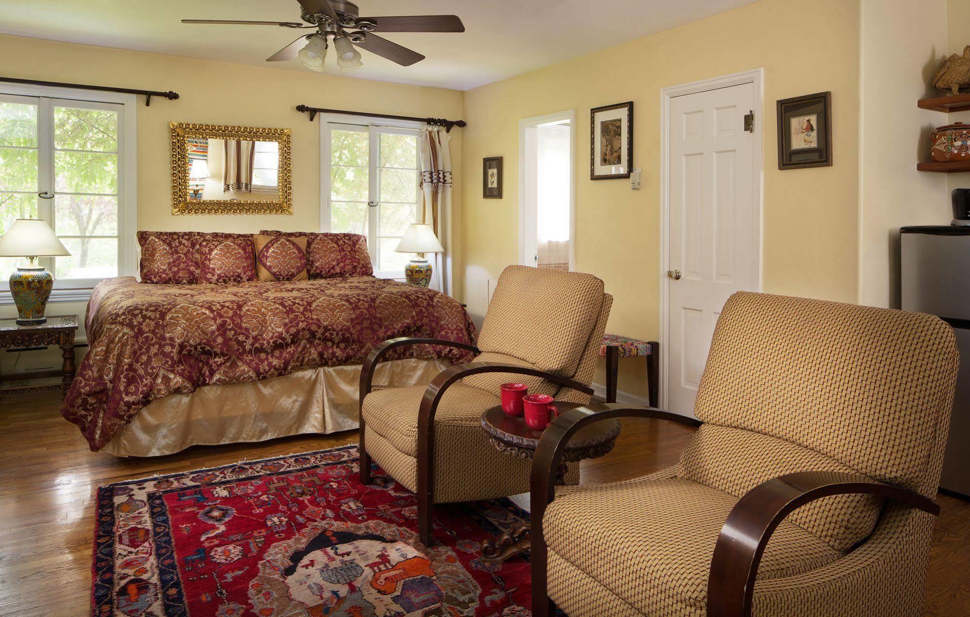 Casa Blanca And Bed & Breakfast 3*