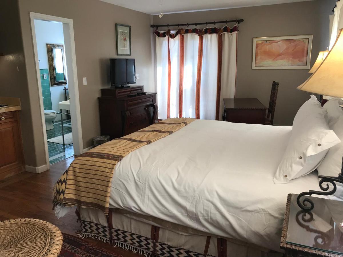 Casa Blanca And Bed & Breakfast