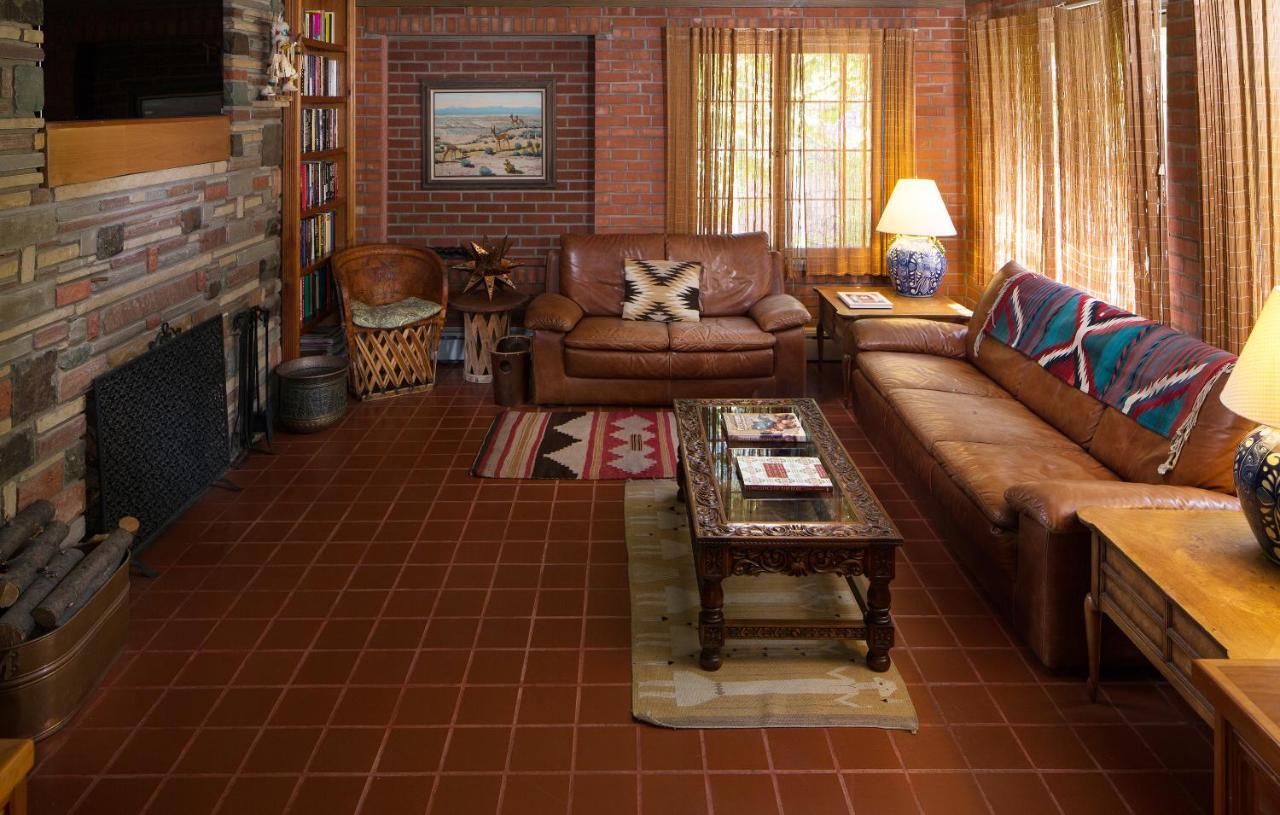 Casa Blanca And Bed & Breakfast Farmington