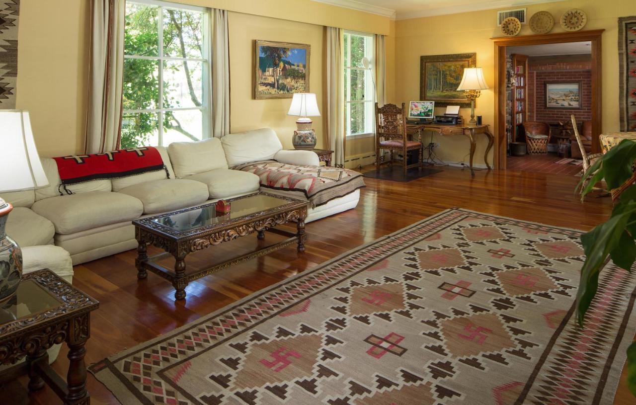 Casa Blanca And Bed & Breakfast 3*
